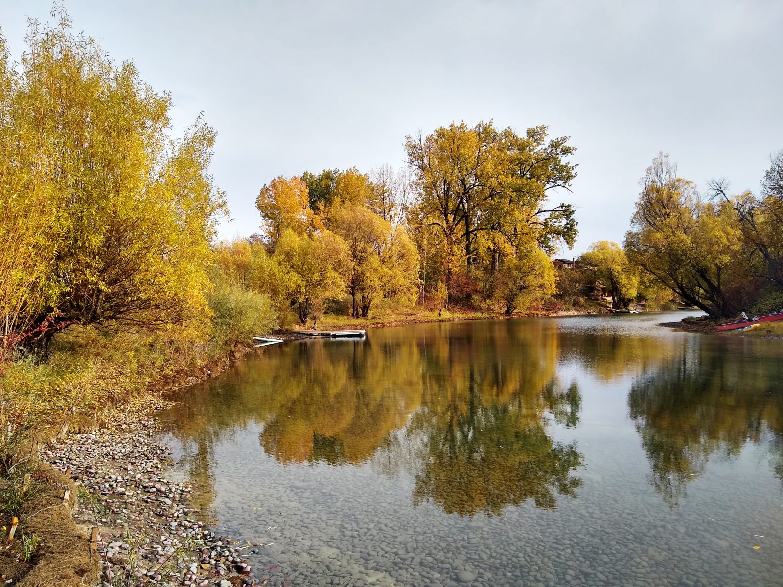 Fall colors on the Whitefish River